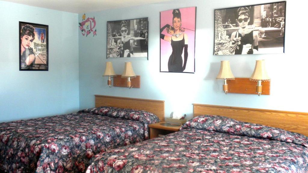 Blue And White Motel Kalispell Quarto foto