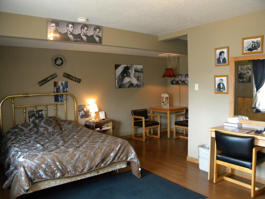 Blue And White Motel Kalispell Quarto foto